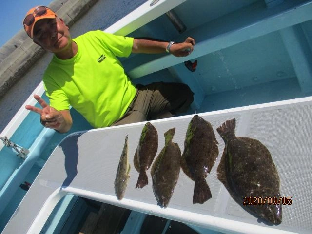 こちらの常連様はマゴチも釣り上げ満面の笑みッ(о´∀`о)