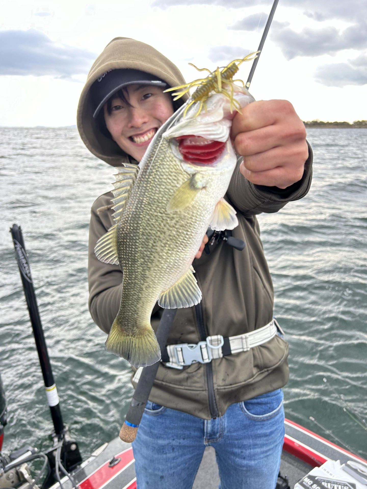 バス釣り バス釣り｜ビッグベイト振出し竿バスパラ旅行｜春の野池で