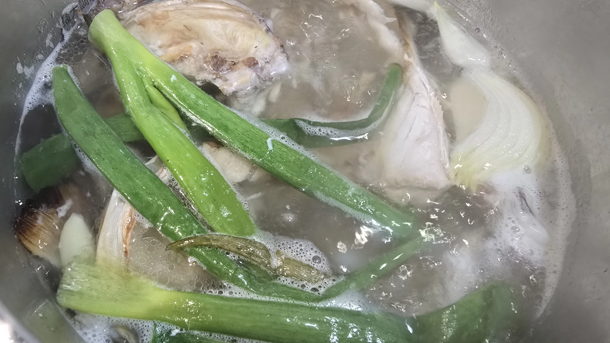 出来上がった真鯛のラーメンスープ