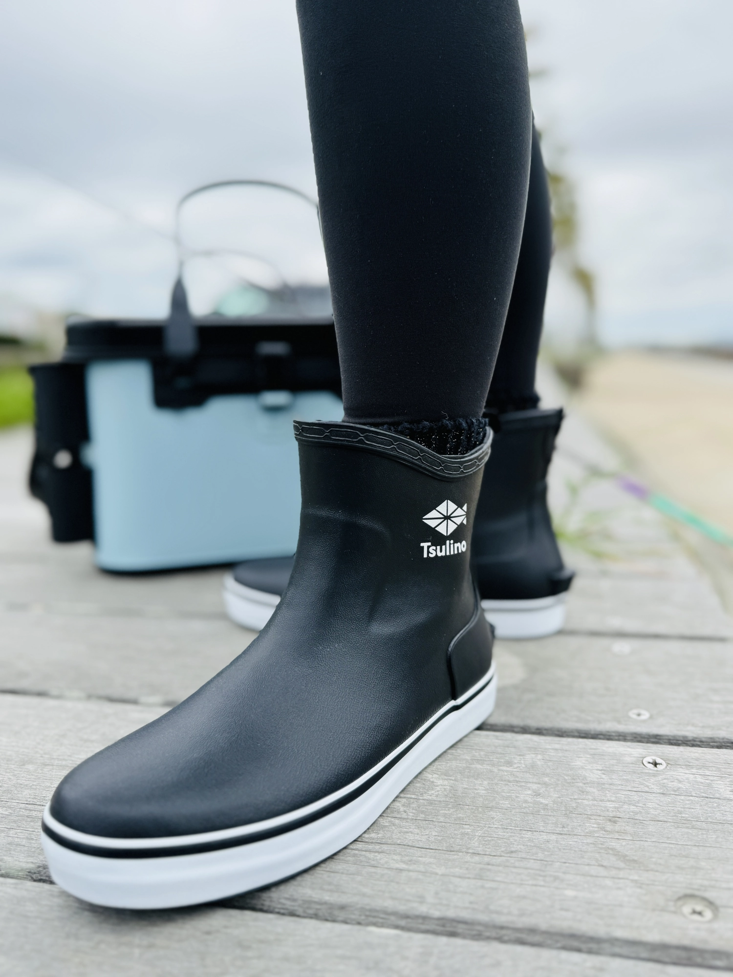 船上でのグリップ力にこだわった船釣り特化型ショートデッキブーツを