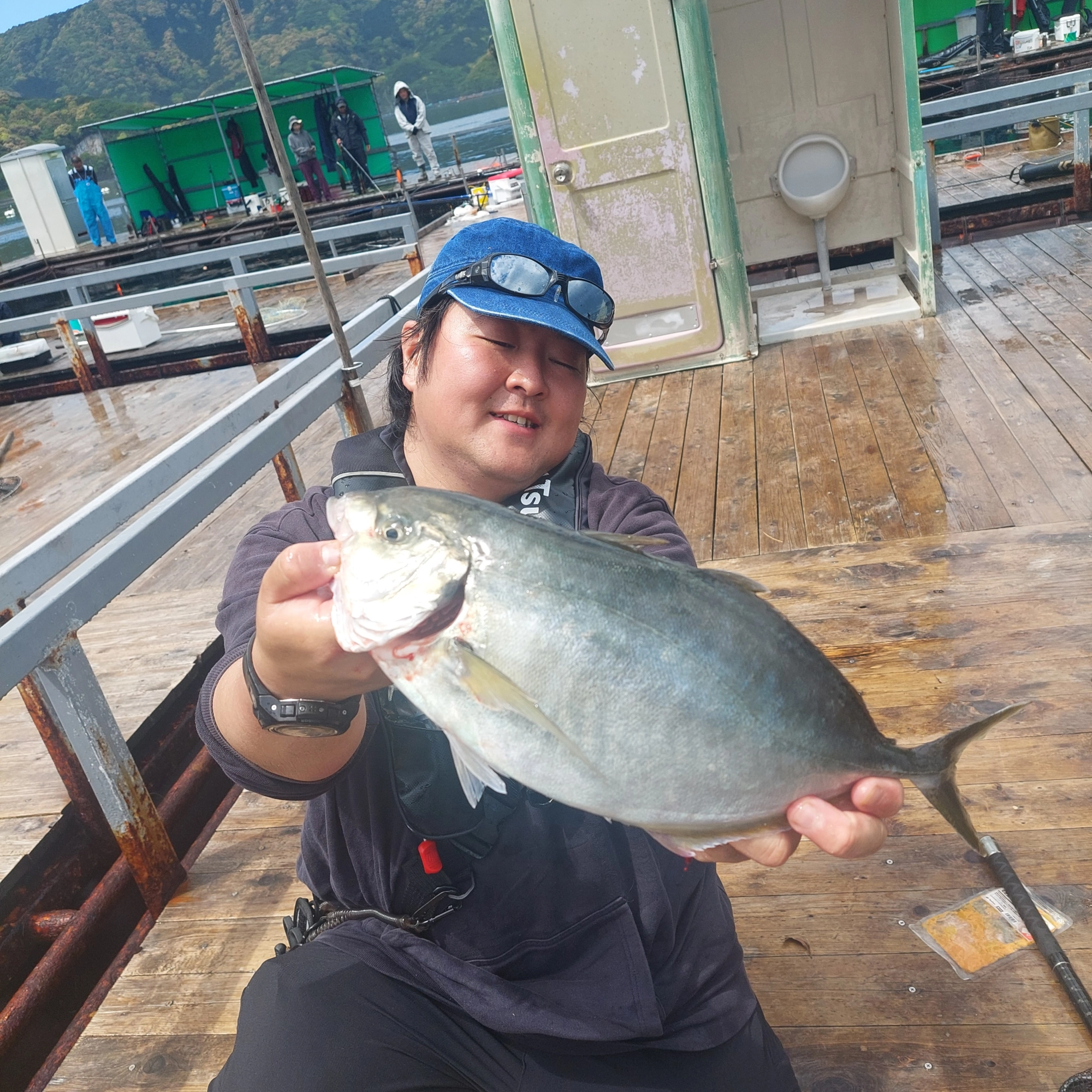 大型青物連発!!海上釣堀「辨屋(べんや)」行ってきました♪【スタッフ