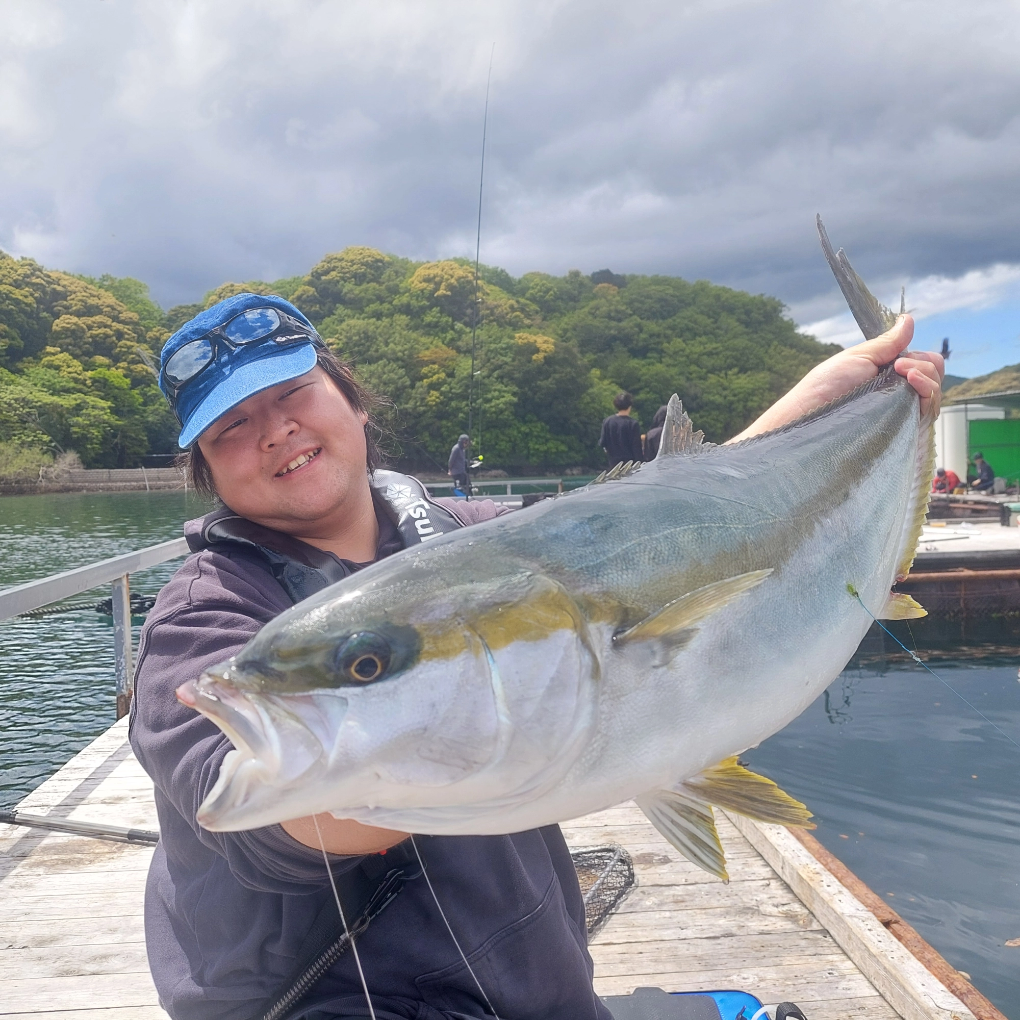 大型青物連発!!海上釣堀「辨屋(べんや)」行ってきました♪【スタッフ