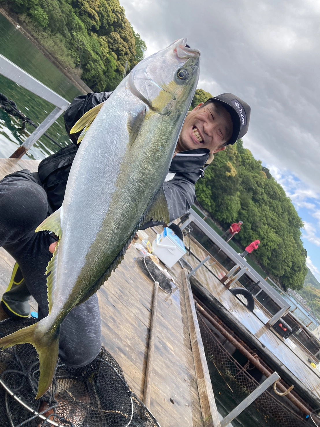 ［美品］極上 白象　翁魚釣り　61g置物　送料込み￼ 大型青物連発!!海上釣堀「辨屋(べんや)」行ってきました♪【スタッフ