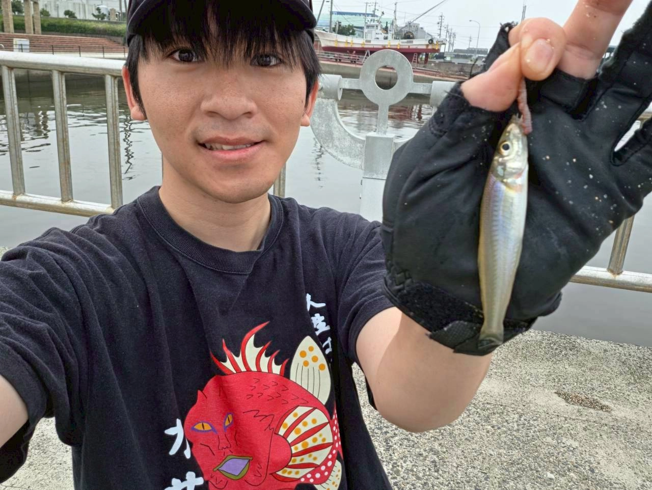 白子漁港釣り桟橋】シロギスキャッチ！手前で釣れちゃいます | 釣具の