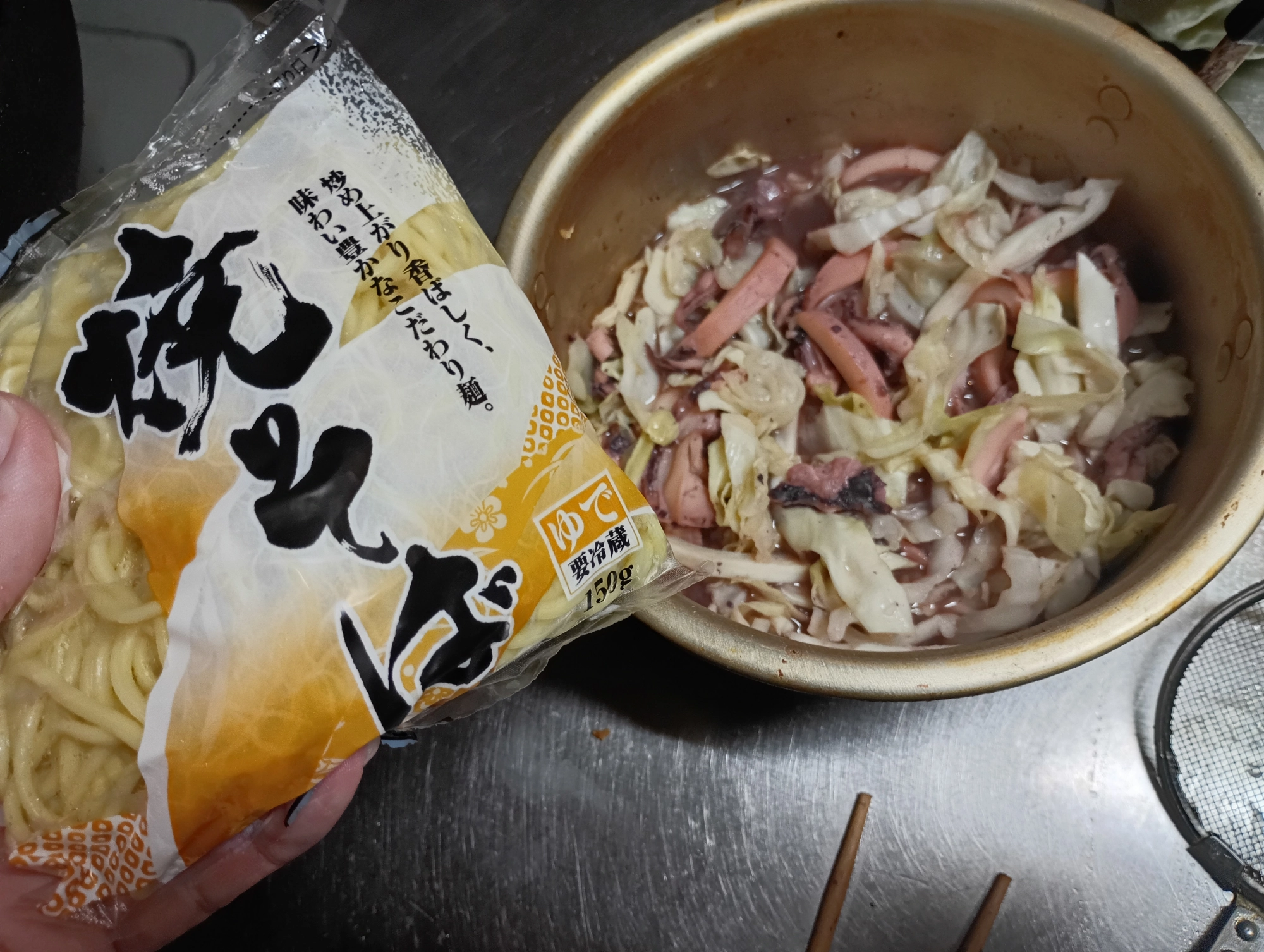 イカ煮汁でキャベツゆで